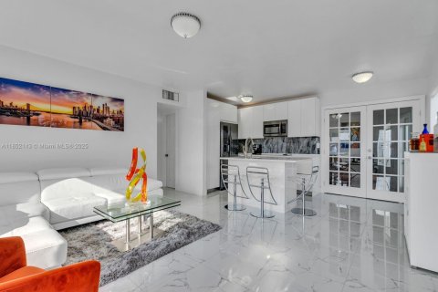Casa en venta en Miami, Florida, 3 dormitorios, 116.13 m2 № 1858763 - foto 9
