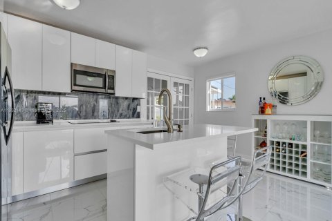 Casa en venta en Miami, Florida, 3 dormitorios, 116.13 m2 № 1858763 - foto 13