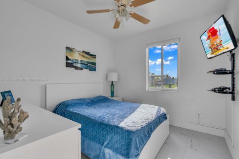 Casa en venta en Miami, Florida, 3 dormitorios, 116.13 m2 № 1858763 - foto 19