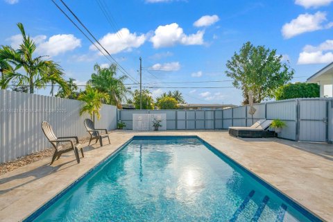 Casa en venta en Miami, Florida, 3 dormitorios, 116.13 m2 № 1858763 - foto 27