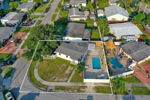 Casa en venta en Miami, Florida, 3 dormitorios, 116.13 m2 № 1858763 - foto 2