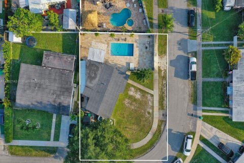 Casa en venta en Miami, Florida, 3 dormitorios, 116.13 m2 № 1858763 - foto 3
