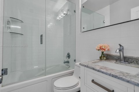 Casa en venta en Miami, Florida, 3 dormitorios, 116.13 m2 № 1858763 - foto 18