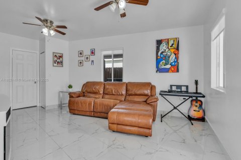 Casa en venta en Miami, Florida, 3 dormitorios, 116.13 m2 № 1858763 - foto 15