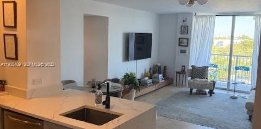 Condominio en North Miami, Florida, 2 dormitorios № 2009805