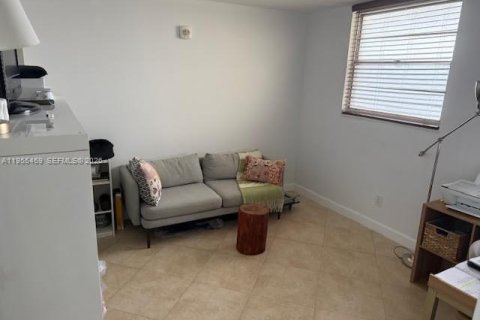 Condominio en alquiler en North Miami, Florida, 2 dormitorios, 89.46 m2 № 2009805 - foto 7