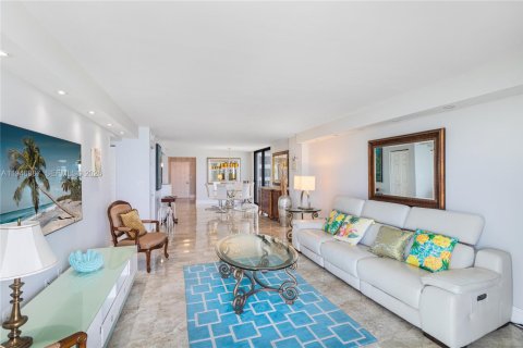 Condo in Miami Beach, Florida, 2 bedrooms  № 2003144 - photo 4