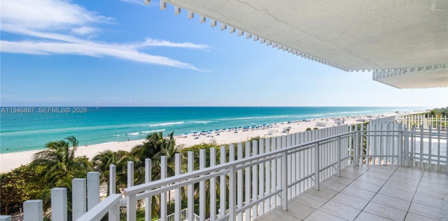 Condo in Miami Beach, Florida, 2 bedrooms  № 2003144