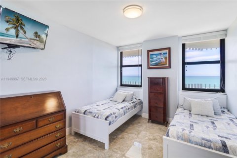 Condo in Miami Beach, Florida, 2 bedrooms  № 2003144 - photo 25