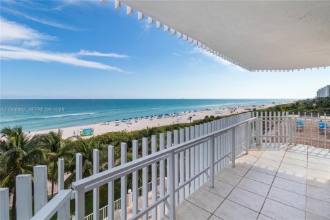 Condo in Miami Beach, Florida, 2 bedrooms  № 2003144 - photo 16