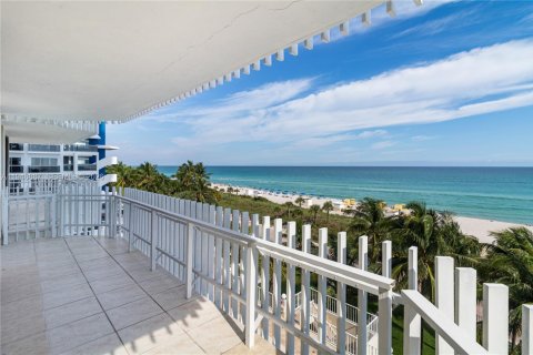 Condo in Miami Beach, Florida, 2 bedrooms  № 2003144 - photo 13