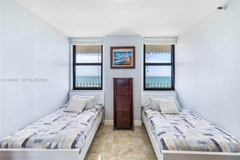 Condo in Miami Beach, Florida, 2 bedrooms  № 2003144 - photo 26