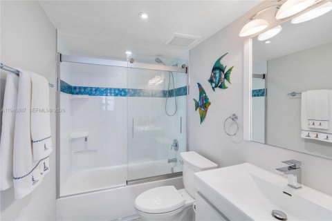 Condo in Miami Beach, Florida, 2 bedrooms  № 2003144 - photo 22