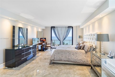 Condo in Miami Beach, Florida, 2 bedrooms  № 2003144 - photo 20