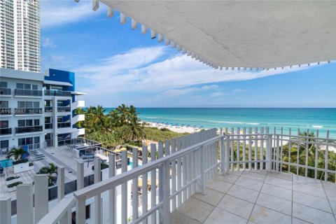 Condo in Miami Beach, Florida, 2 bedrooms  № 2003144 - photo 14