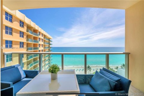 Condominio en Hollywood, Florida, 1 dormitorio  № 2045915