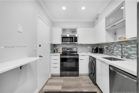 Condominio en alquiler en Hollywood, Florida, 1 dormitorio, 69.21 m2 № 2045915 - foto 9