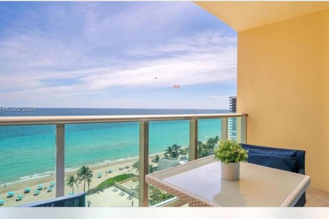 Condominio en alquiler en Hollywood, Florida, 1 dormitorio, 69.21 m2 № 2045915 - foto 2