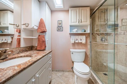 Condo in Indian Shores, Florida, 2 bedrooms  № 1733999 - photo 24