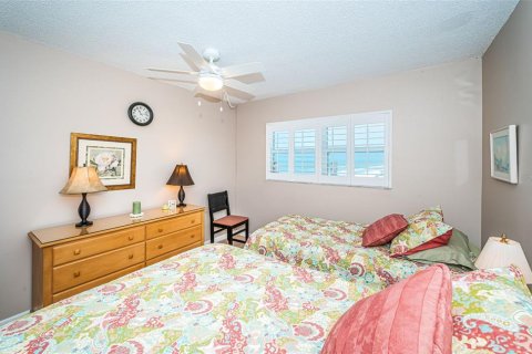 Condo in Indian Shores, Florida, 2 bedrooms  № 1733999 - photo 29