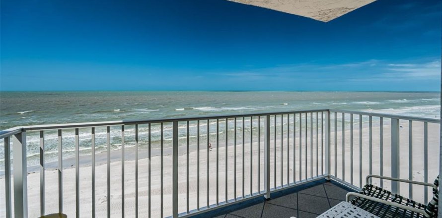 Condo in Indian Shores, Florida, 2 bedrooms № 1733999
