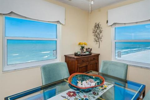 Condo in Indian Shores, Florida, 2 bedrooms  № 1733999 - photo 12