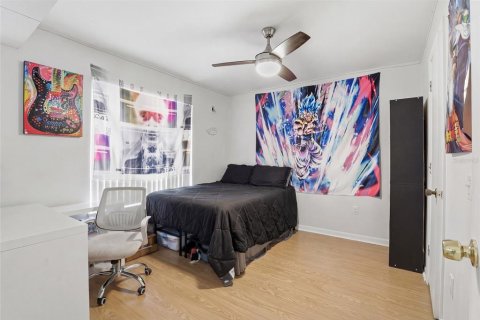 Condo in Gainesville, Florida, 4 bedrooms № 2100793 - photo 17