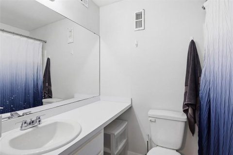 Condo in Gainesville, Florida, 4 bedrooms № 2100793 - photo 22