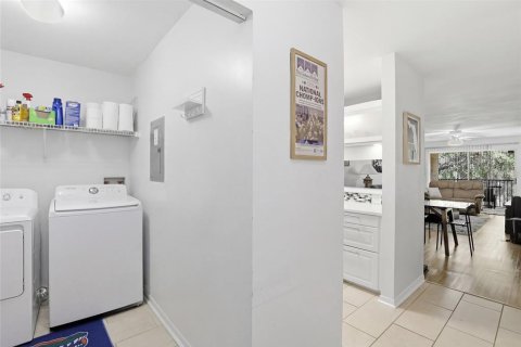 Condo in Gainesville, Florida, 4 bedrooms № 2100793 - photo 30