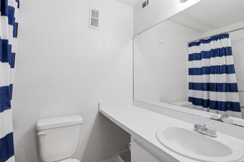 Condo in Gainesville, Florida, 4 bedrooms № 2100793 - photo 25