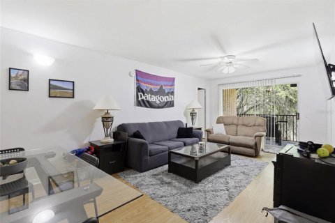 Condo in Gainesville, Florida, 4 bedrooms № 2100793 - photo 13