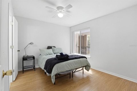 Condo in Gainesville, Florida, 4 bedrooms № 2100793 - photo 26