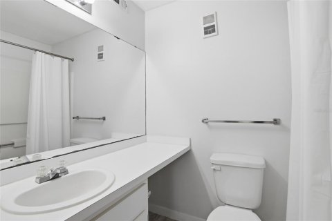 Condo in Gainesville, Florida, 4 bedrooms № 2100793 - photo 29