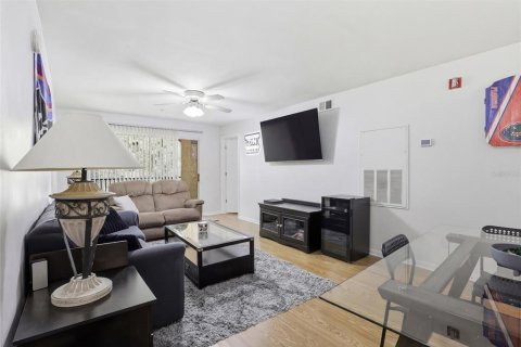 Condo in Gainesville, Florida, 4 bedrooms № 2100793 - photo 12