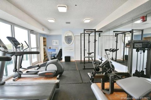 Купить кондоминиум в Серфсайд, Флорида 2 спальни, 91.69м2, № 2089709 - фото 12