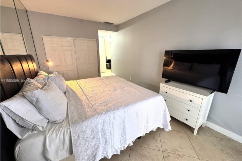Купить кондоминиум в Серфсайд, Флорида 2 спальни, 91.69м2, № 2089709 - фото 8