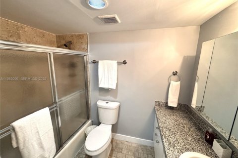 Купить кондоминиум в Серфсайд, Флорида 2 спальни, 91.69м2, № 2089709 - фото 9