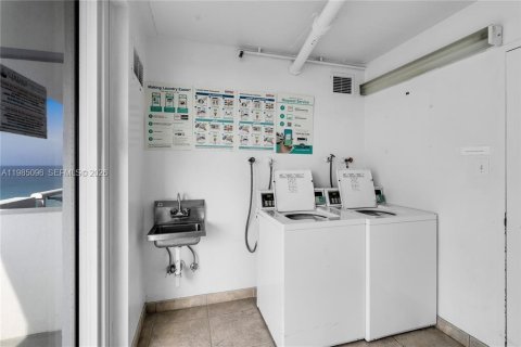 Купить кондоминиум в Серфсайд, Флорида 2 спальни, 91.69м2, № 2089709 - фото 22