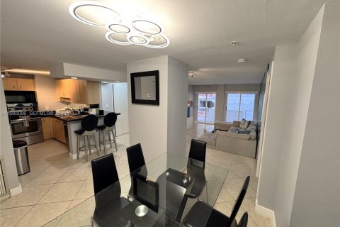 Купить кондоминиум в Серфсайд, Флорида 2 спальни, 91.69м2, № 2089709 - фото 3
