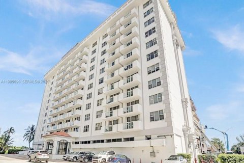 Купить кондоминиум в Серфсайд, Флорида 2 спальни, 91.69м2, № 2089709 - фото 13