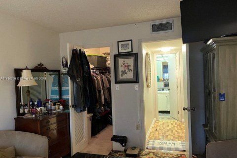 Condo in Sunrise, Florida, 1 bedroom  № 1713577 - photo 4