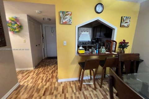 Condo in Sunrise, Florida, 1 bedroom  № 1713577 - photo 8