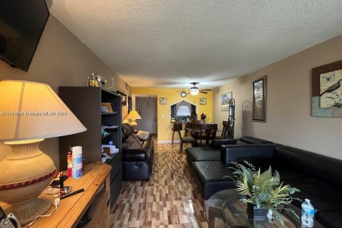 Condo in Sunrise, Florida, 1 bedroom  № 1713577 - photo 5