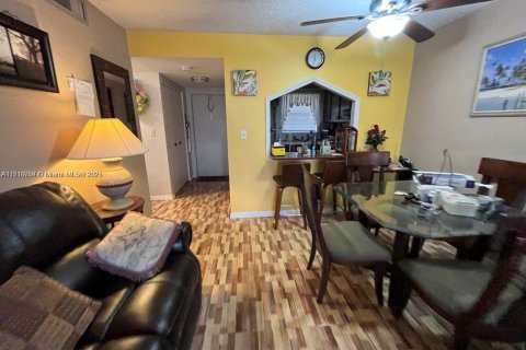 Condo in Sunrise, Florida, 1 bedroom  № 1713577 - photo 7