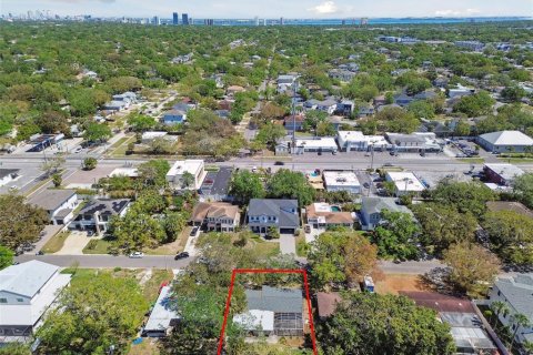 House in Tampa, Florida 3 bedrooms, 171.68 sq.m. № 1719505 - photo 5