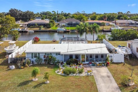 House in Port Charlotte, Florida 3 bedrooms, 97.55 sq.m. № 2112660