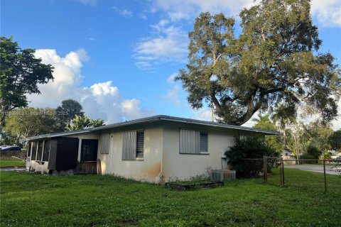House in Fort Lauderdale, Florida 2 bedrooms, 104.14 sq.m. № 1952505 - photo 4