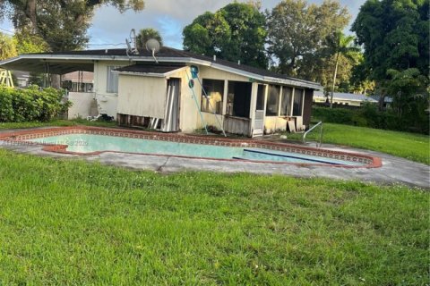 House in Fort Lauderdale, Florida 2 bedrooms, 104.14 sq.m. № 1952505 - photo 3