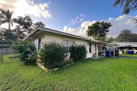 House in Fort Lauderdale, Florida 2 bedrooms, 104.14 sq.m. № 1952505 - photo 1