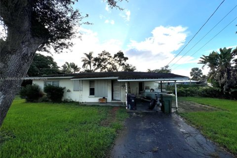 House in Fort Lauderdale, Florida 2 bedrooms, 104.14 sq.m. № 1952505 - photo 5